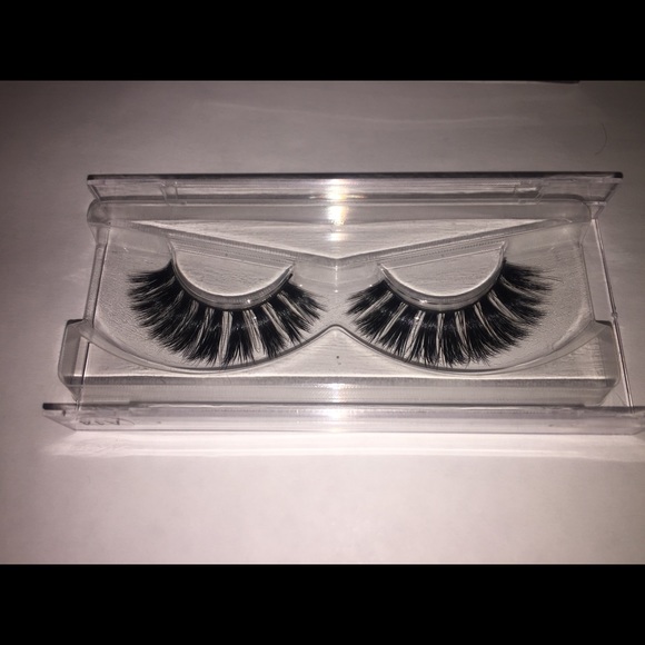 Eyelashes - Picture 5 of 8